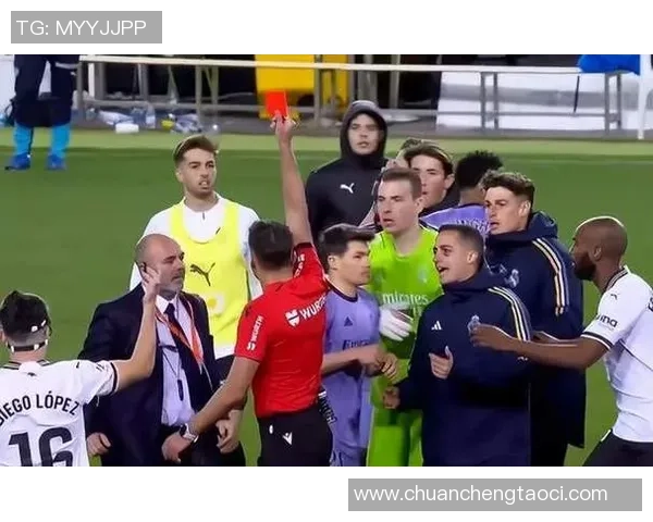 中超激战皇马3-0曼联补时进球引发争议判罚全场沸腾